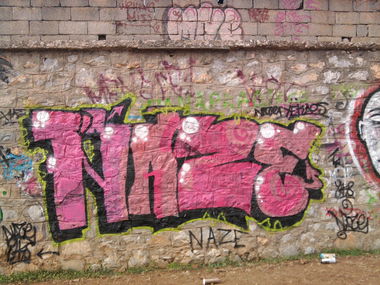 Graffiti Wall in Tripolis - Photo by fatnazeYKS - naze, yks (2012)