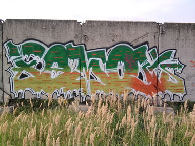 Graffiti Bombing in Russia - Photo by femok - phem, phemock, femok