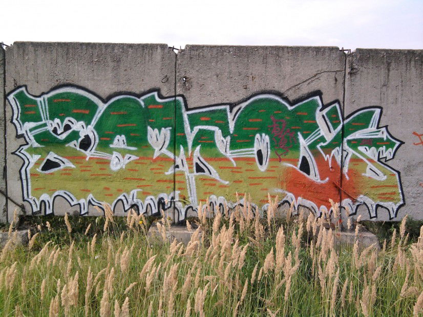 Graffiti Bombing in Russia - Photo by femok - phem, phemock, femok