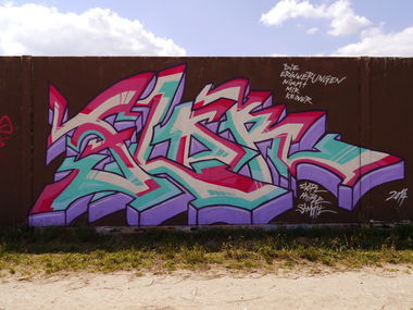 Graffiti Wall - Photo by flor76 - flor, flor76 (2014)