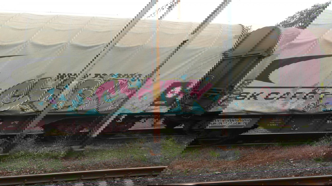 Graffiti Train - Photo by fr8pics - clark, fr8, freight