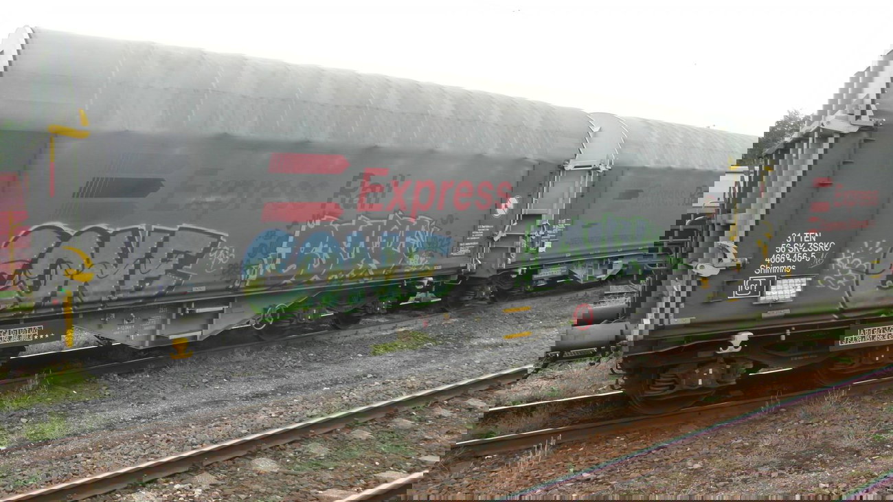 Graffiti Train - Photo by fr8pics - cone, bouk, fr8