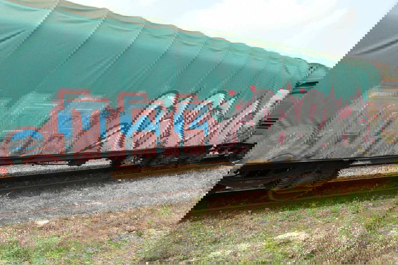 Graffiti Train - Photo by fr8pics - mar, blew, fr8