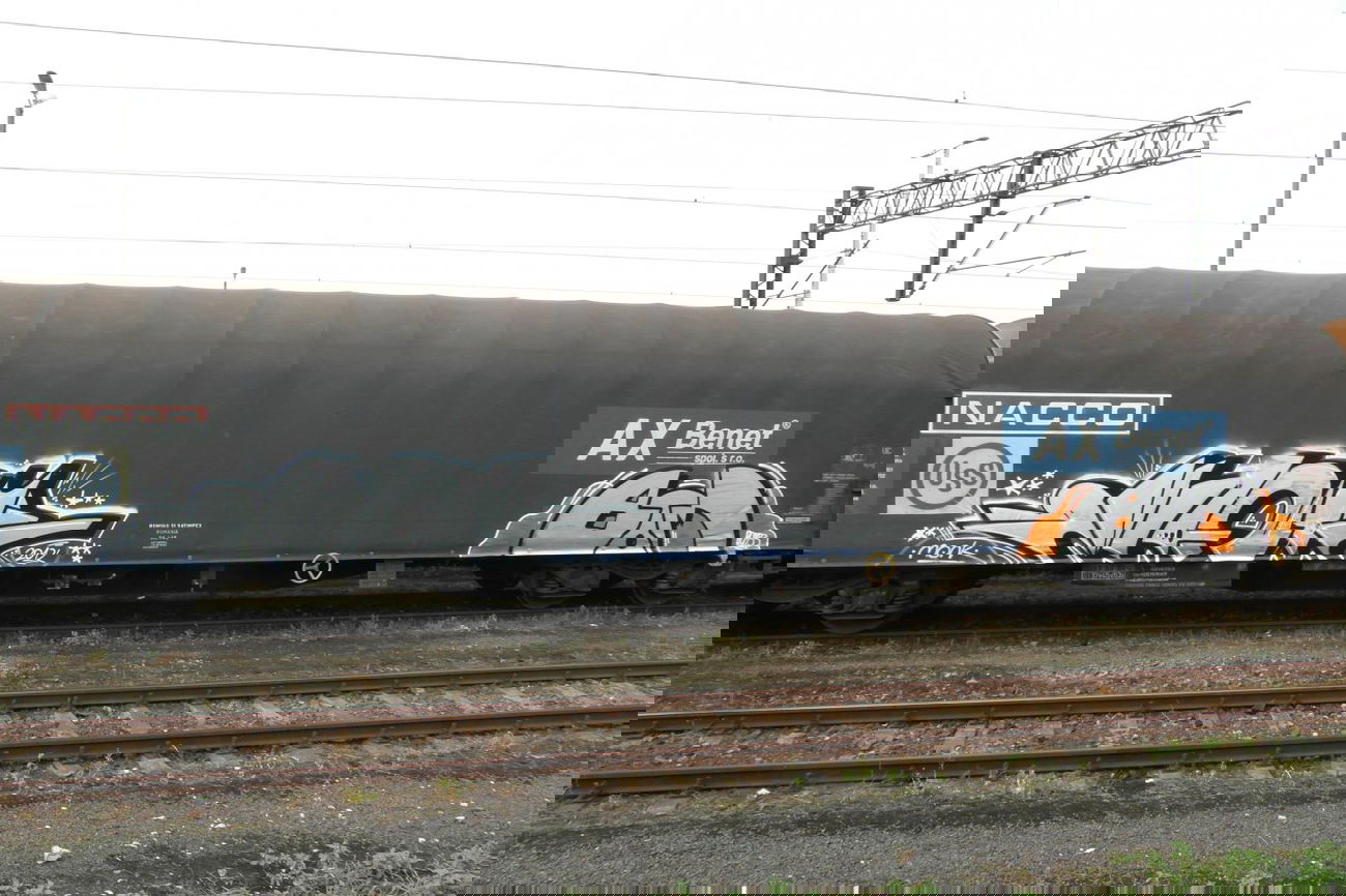 Graffiti Train - Photo by fr8pics - monk, bom33, fr8