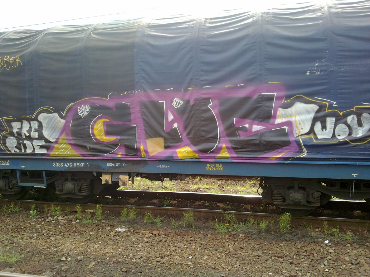 Graffiti Train - Photo by fr8pics - glue