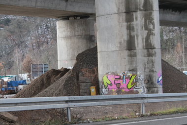 Graffiti Bombing - Photo by fragil - agil