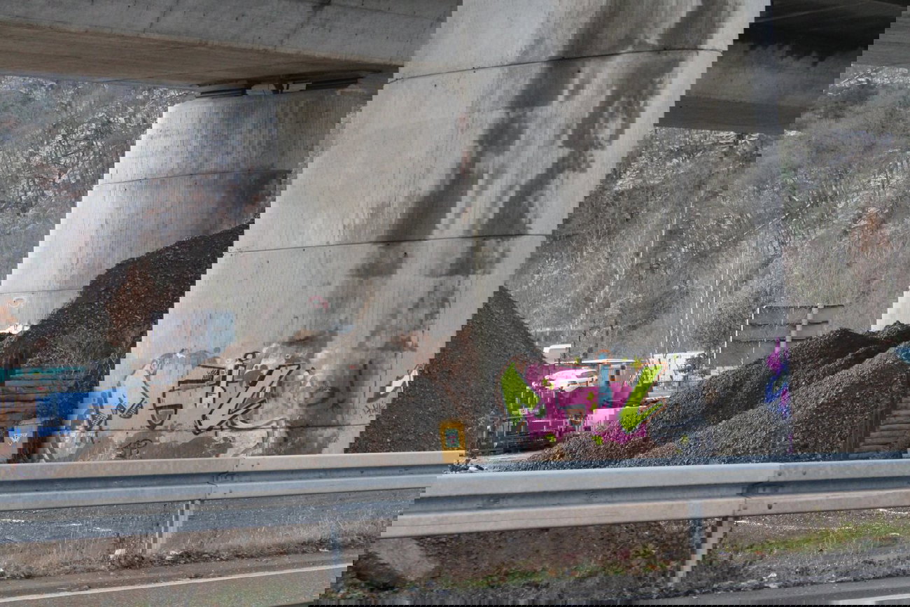 Graffiti Bombing - Photo by fragil - agil