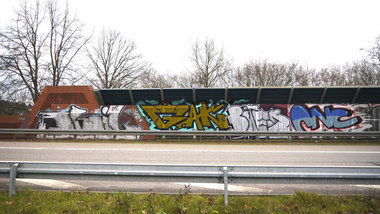 Graffiti Bombing - Photo by fragil - agil, gak, biter