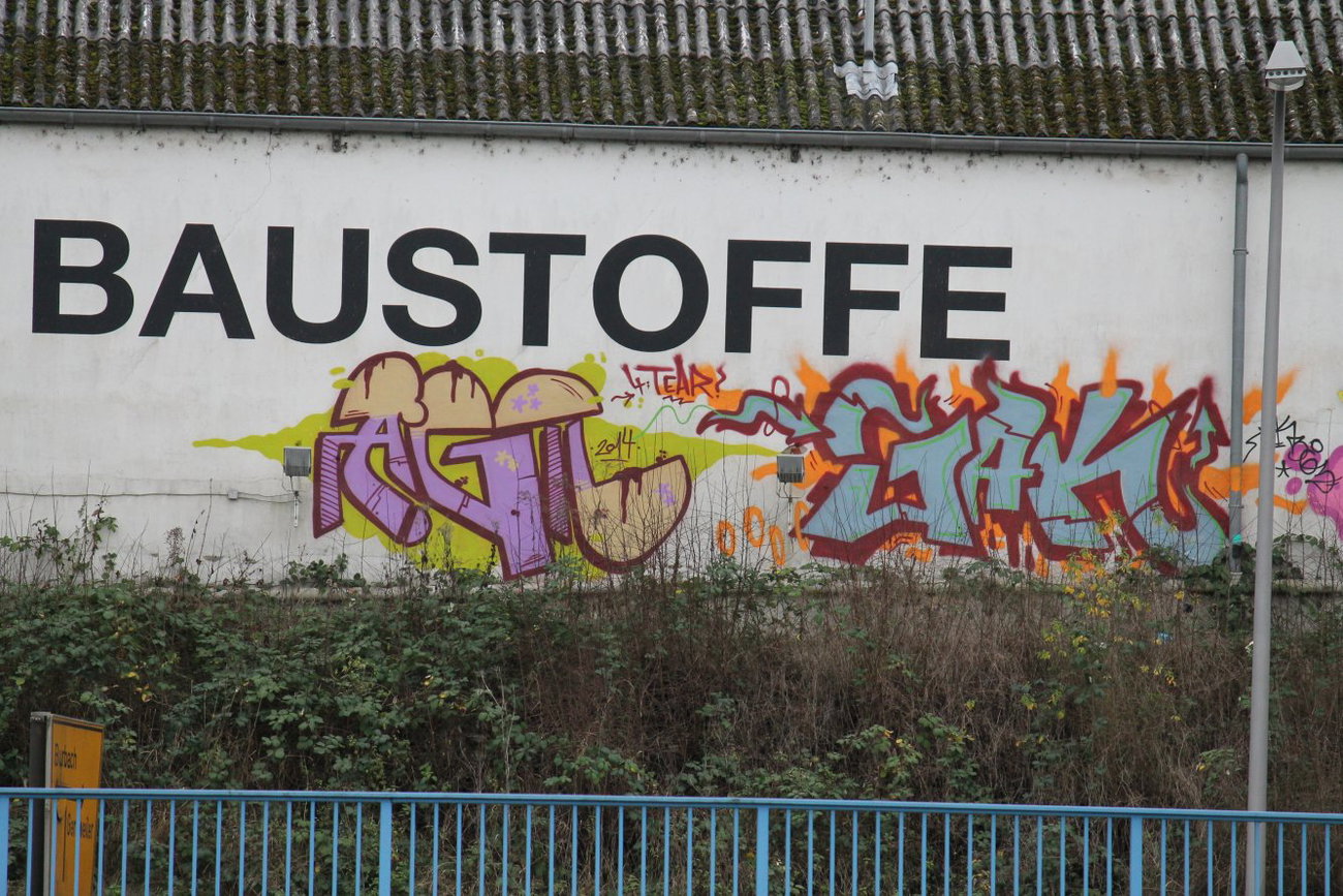 Graffiti Bombing - Photo by fragil - agil, gak