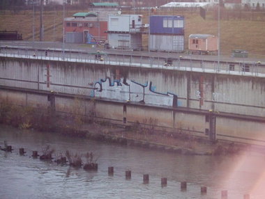 Graffiti Bombing - Photo by fragil - wdl, agil