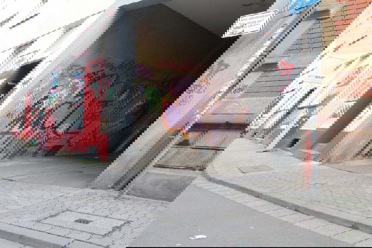 Graffiti Bombing - Photo by fragil - Agil