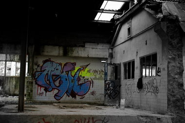 Graffiti Bombing - Photo by fragil - agil