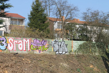 Graffiti Bombing - Photo by fragil - sram, agil, biter