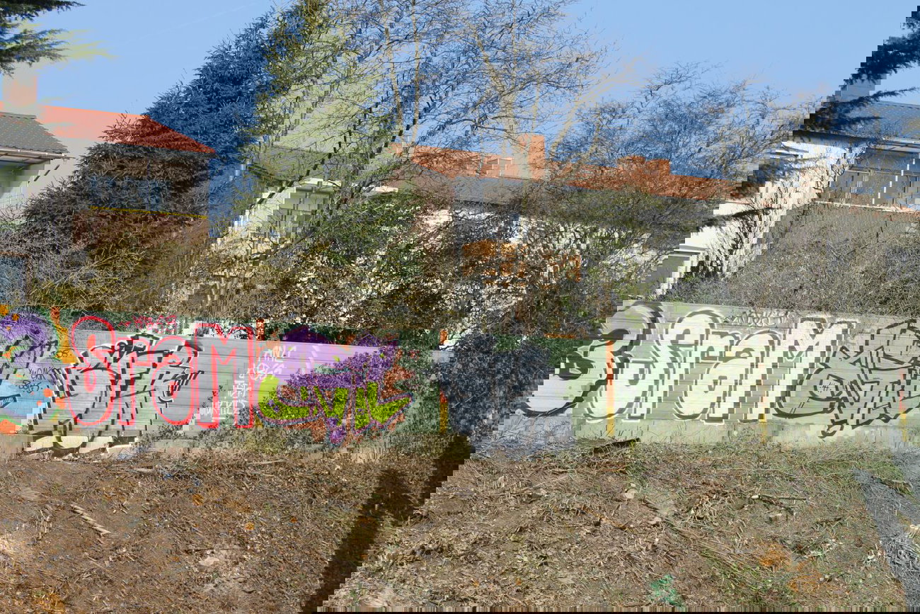 Graffiti Bombing - Photo by fragil - sram, agil, biter