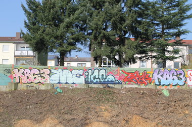 Graffiti Bombing - Photo by fragil - kb63, anc, ice