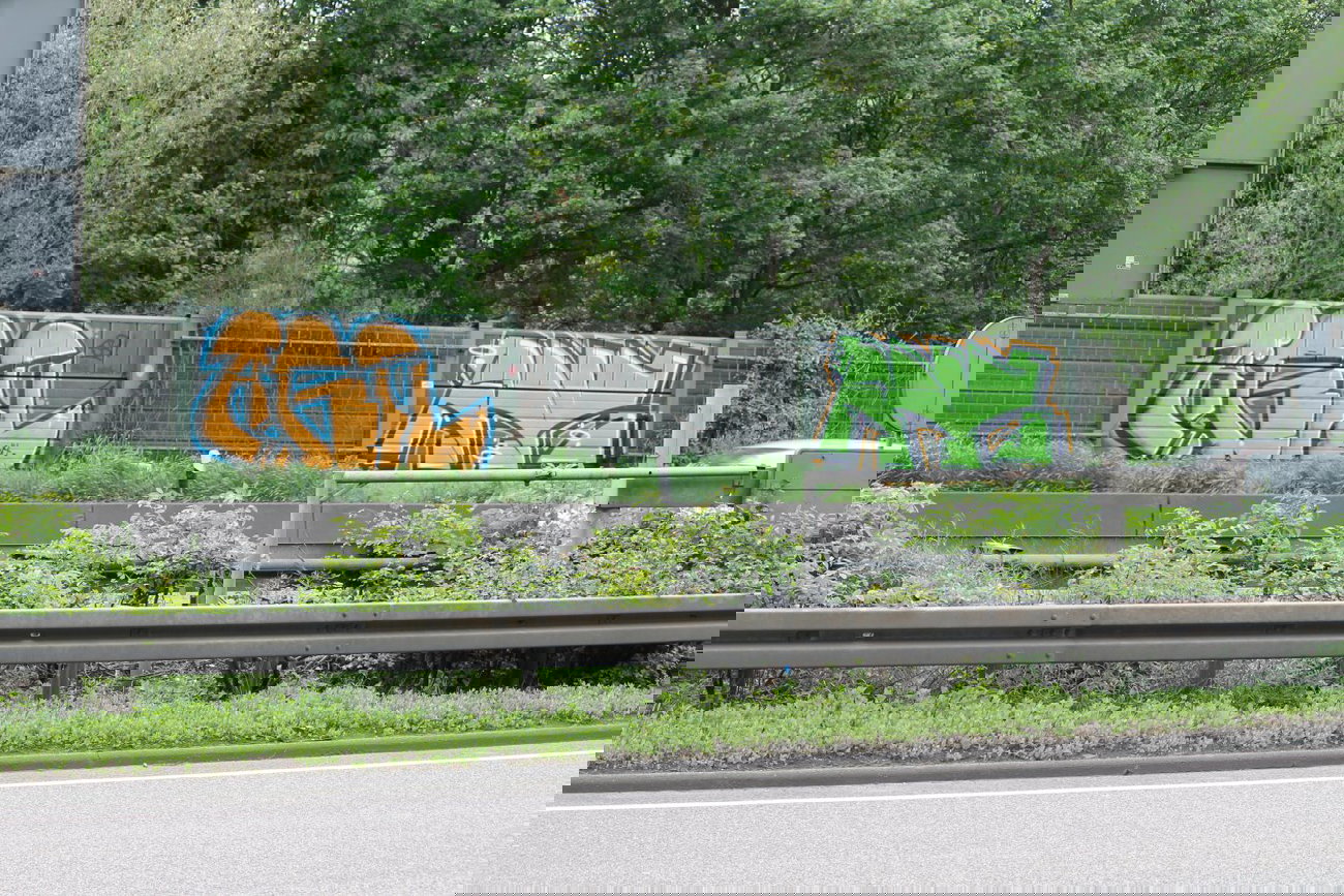 Graffiti Bombing - Photo by fragil - agil, anc