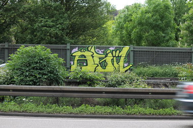 Graffiti Bombing - Photo by fragil - agil