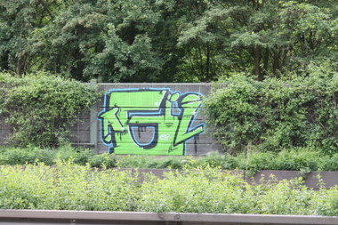 Graffiti Bombing - Photo by fragil - agil