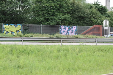 Graffiti Bombing - Photo by fragil - anc, agil