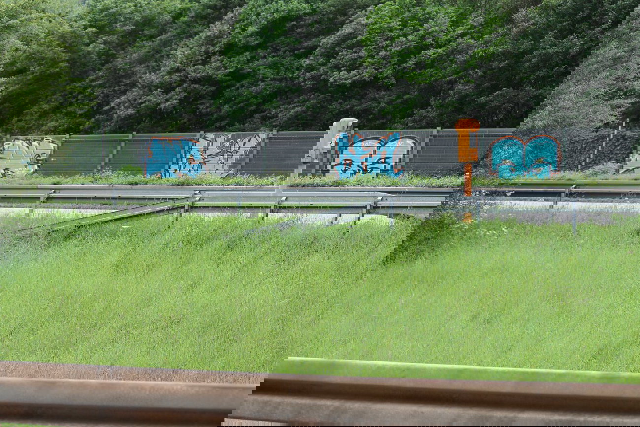 Graffiti Bombing - Photo by fragil - anc, agil, ag