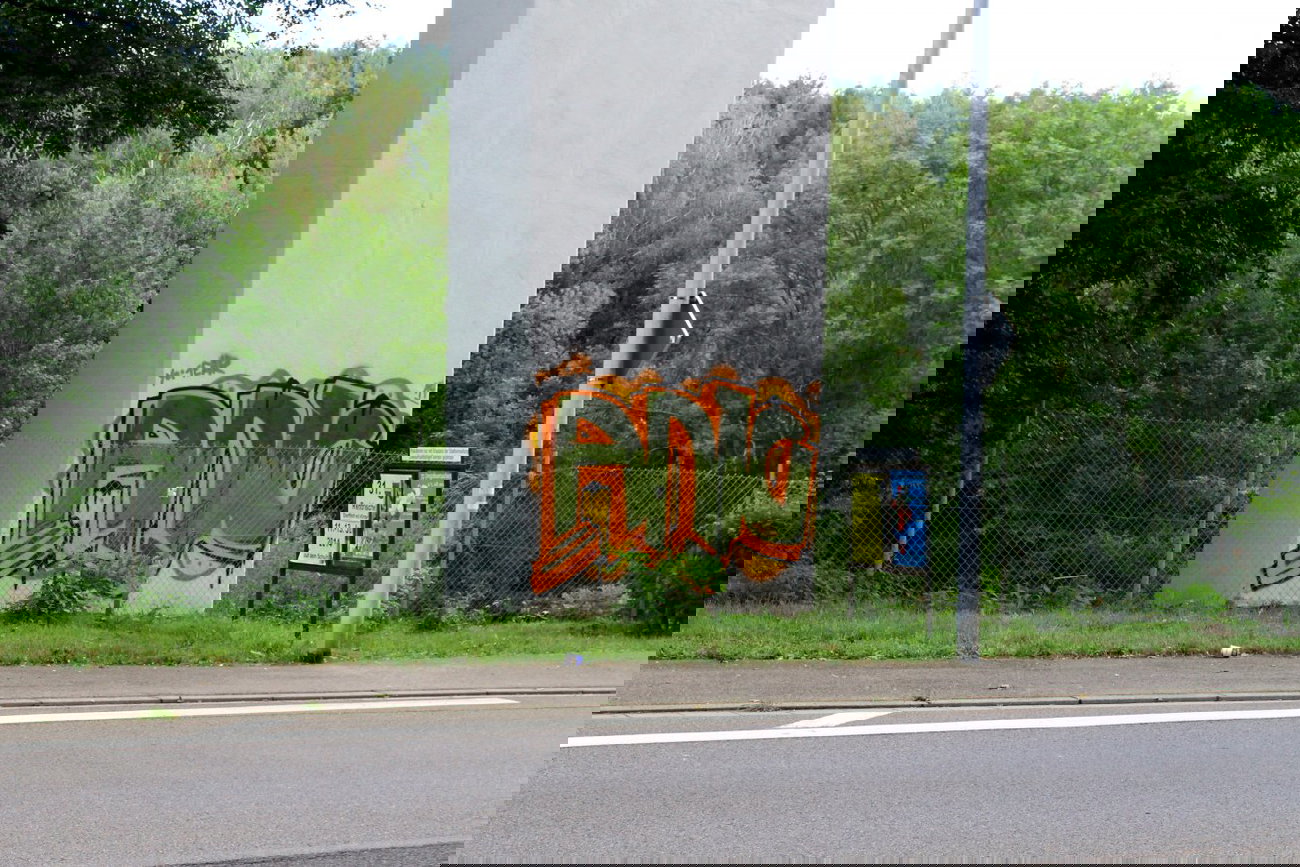 Graffiti Bombing - Photo by fragil - ANC