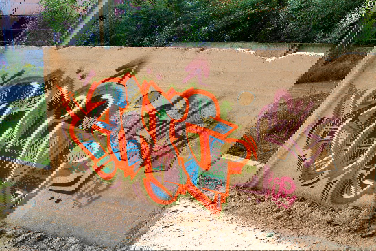 Graffiti Bombing - Photo by fragil - ANC, Agil