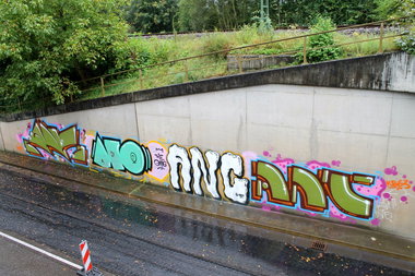 Graffiti Bombing - Photo by fragil - ANC, ²*²