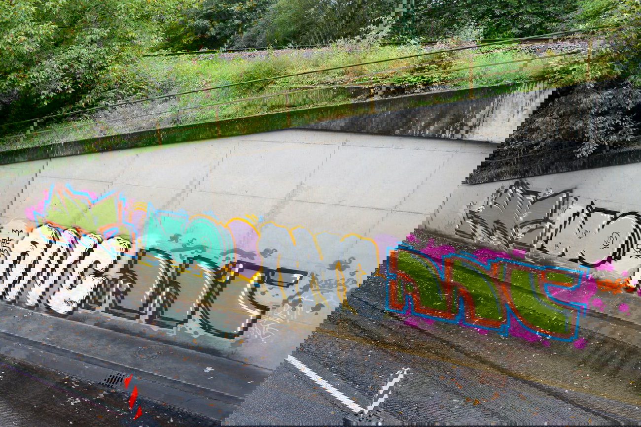 Graffiti Bombing - Photo by fragil - ANC, ²*²