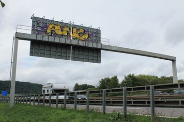 Graffiti Bombing - Photo by fragil - ANC