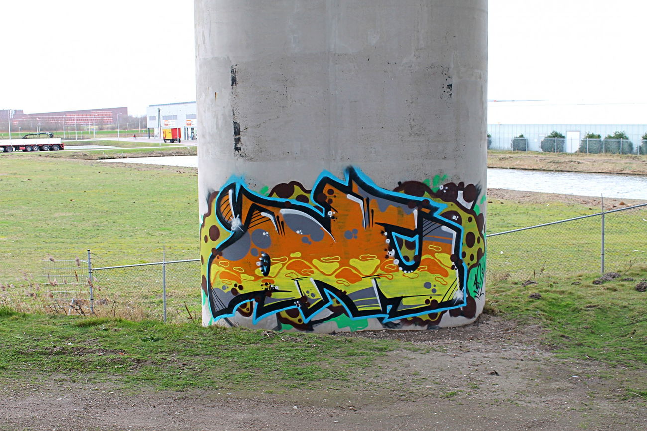 Graffiti Bombing - Photo by fragil - ANC, Amsterdam