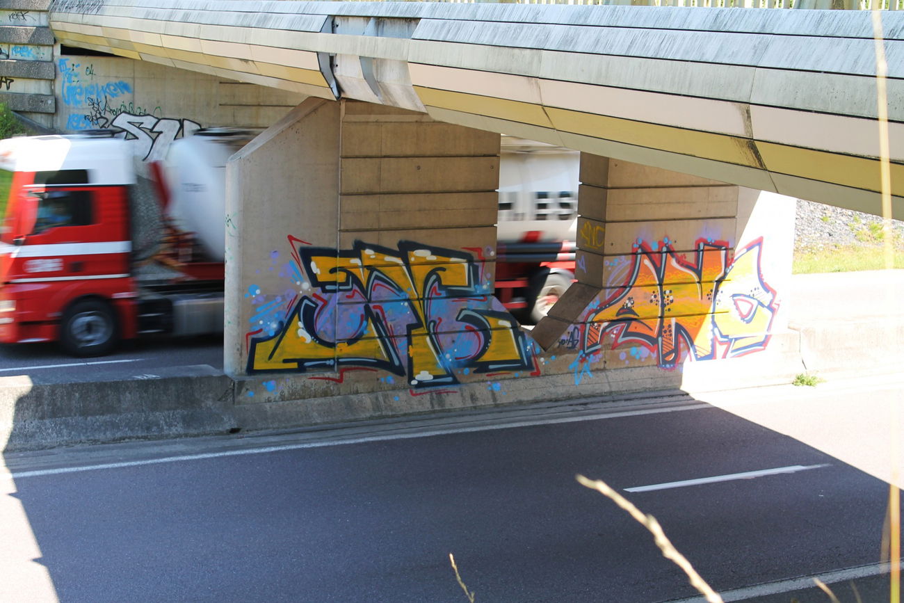 Graffiti Bombing - Photo by fragil - ANC, ANC
