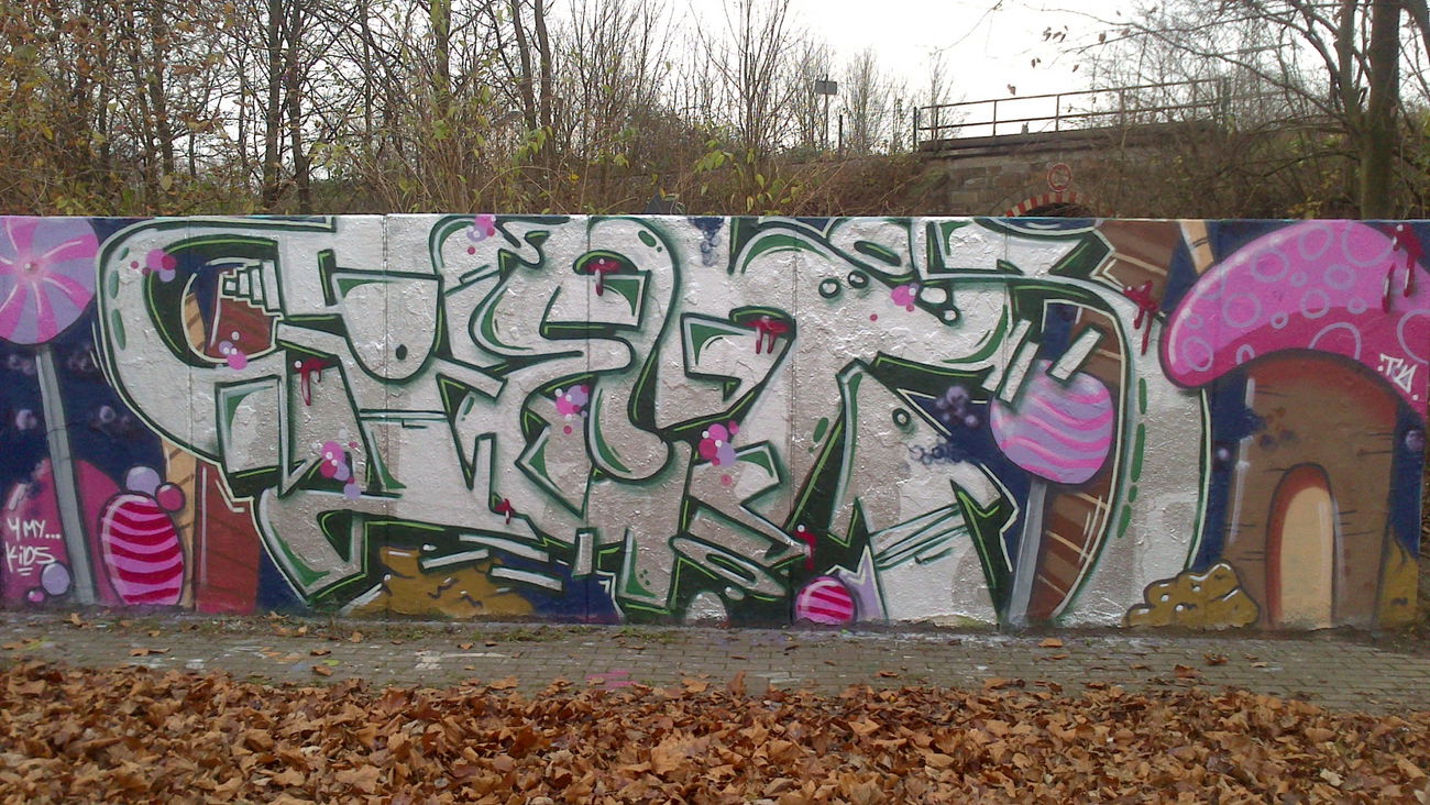 Graffiti Wall - Photo by freakazoid