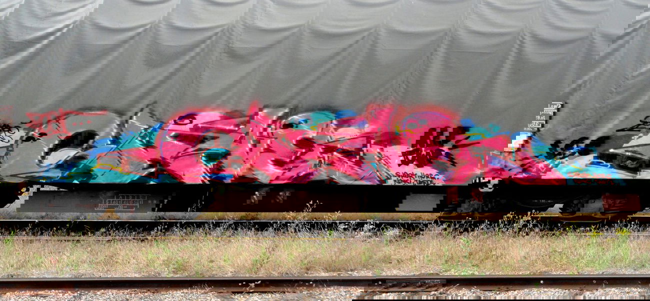 Graffiti Train - Photo by freightkilla - shae, graffiti