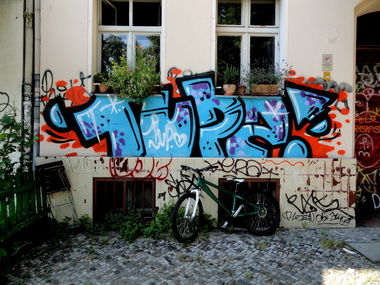 Graffiti Bombing - Photo by freightkilla