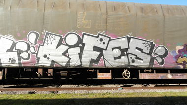 Graffiti Train - Photo by freightkilla - KIFES, graffiti