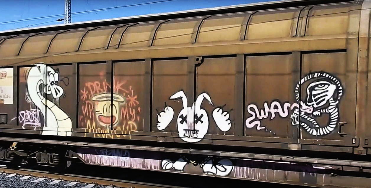Graffiti Train in Německo - Photo by freightraffic - characters, fr8, freight (2016)