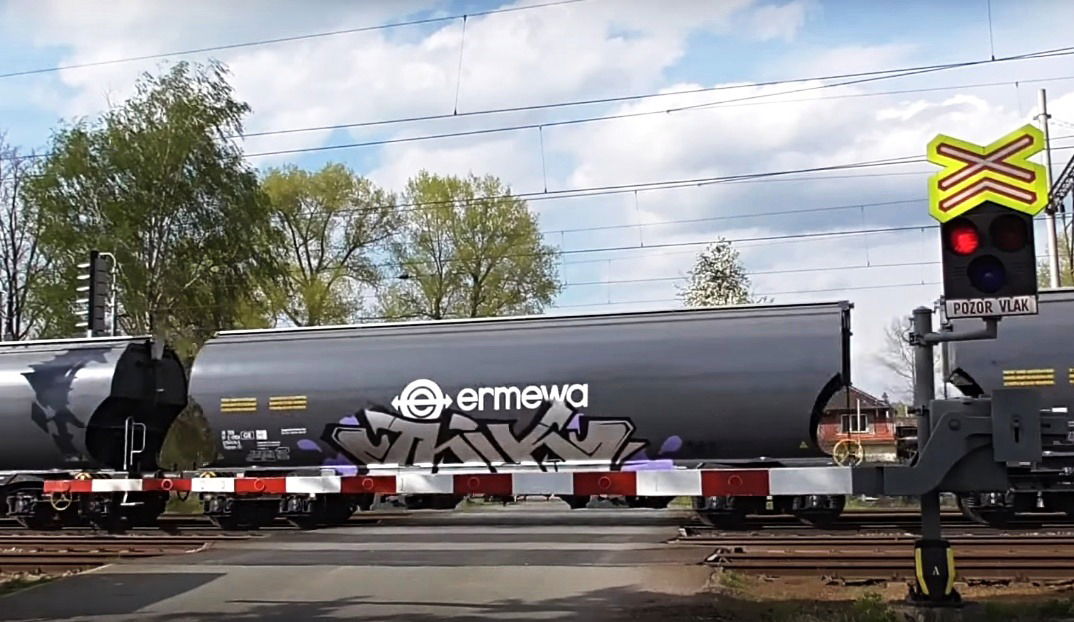 Graffiti Train in Česko - Photo by freightraffic - thik, fr8, fret (2017)