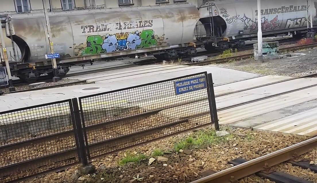Graffiti Train in Polsko - Photo by freightraffic - rasa, fr8, fret (2016)