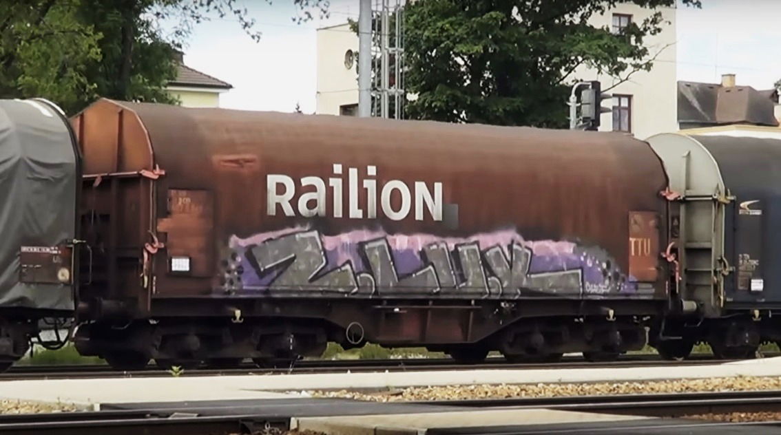 Graffiti Train in Česko - Photo by freightraffic - zluk, railion, fret (2015)