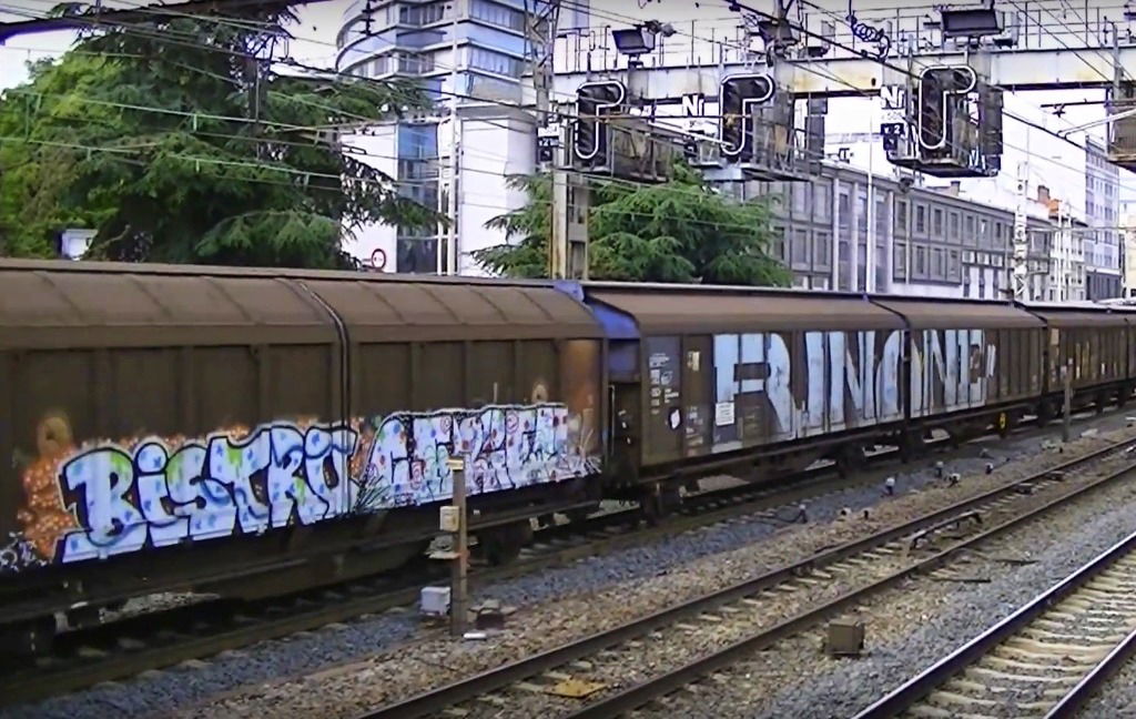Graffiti Train in Francie - Photo by freightraffic - bistro, cerieu, rinone (2014)