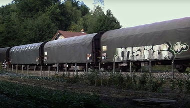 Graffiti Train in Gemeinde drösing - Photo by freightraffic - mais, fr8, freight (2016)