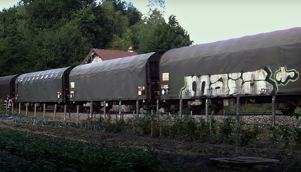 Graffiti Train in Gemeinde drösing - Photo by freightraffic - mais, fr8, freight (2016)