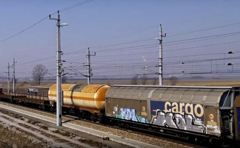 Graffiti Train in Rakousko - Photo by freightraffic - kdl, freight, cargo (2016)