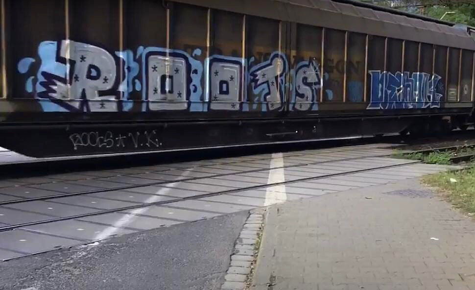 Graffiti Train in Krakov - Photo by freightraffic - roots, vk, benok (2016)