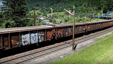 Graffiti Train in Švýcarsko - Photo by freightraffic - fret, freights, fr8 (2017)