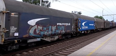 Graffiti Train in Vendryně - Photo by freightraffic - calm, fr8, freight (2016)
