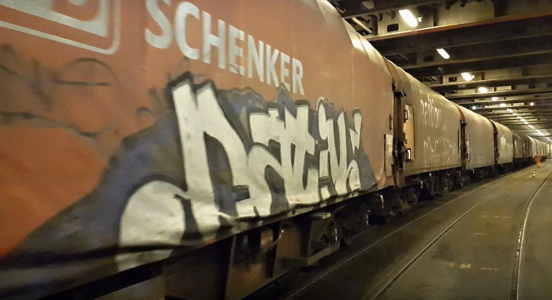 Graffiti Train in Německo - Photo by freightraffic - fatik, freight (2016)