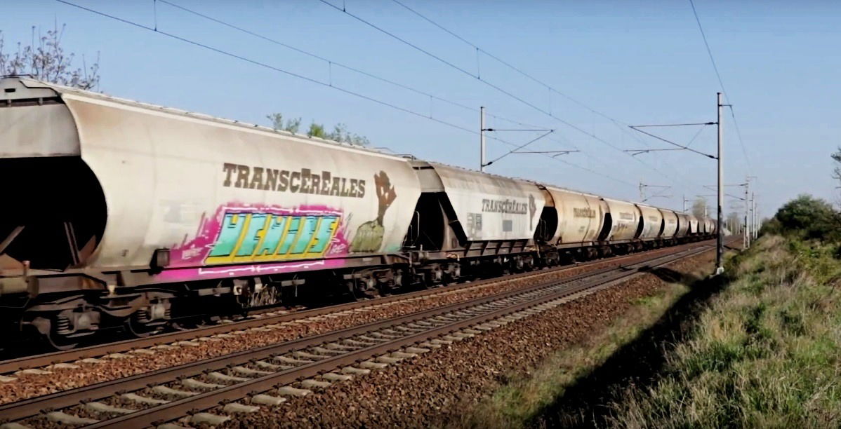 Graffiti Train in Česko - Photo by freightraffic - uchils, fr8 (2017)