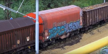 Graffiti Train in Česko - Photo by freightraffic - iseo, db, freight