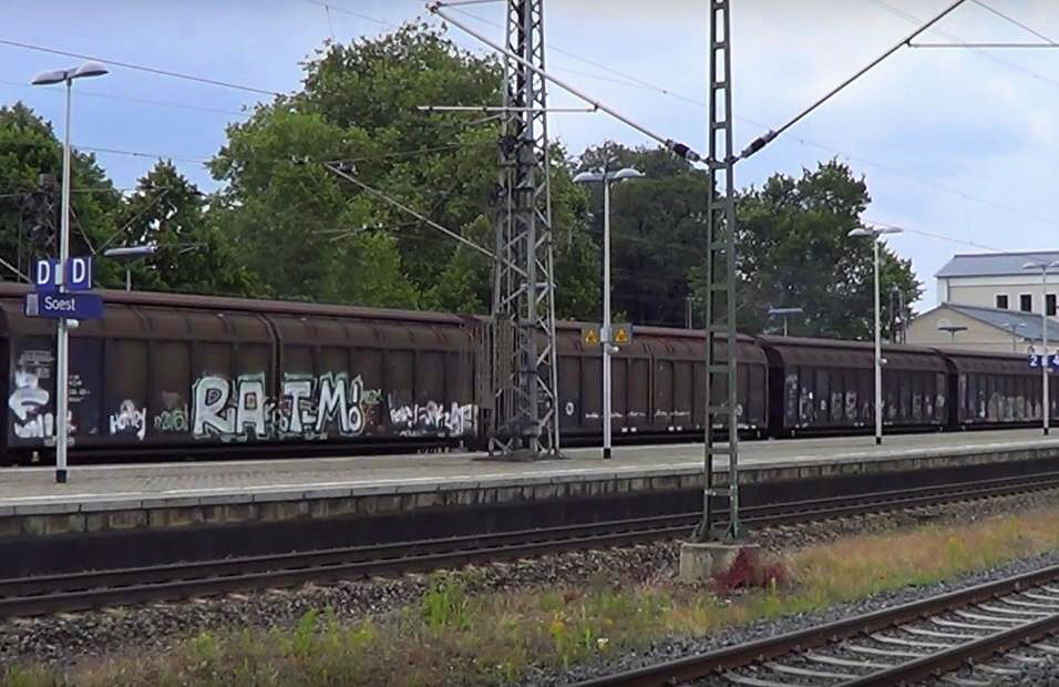 Graffiti Train in Polsko - Photo by freightraffic - ratm, fret, fr8 (2016)